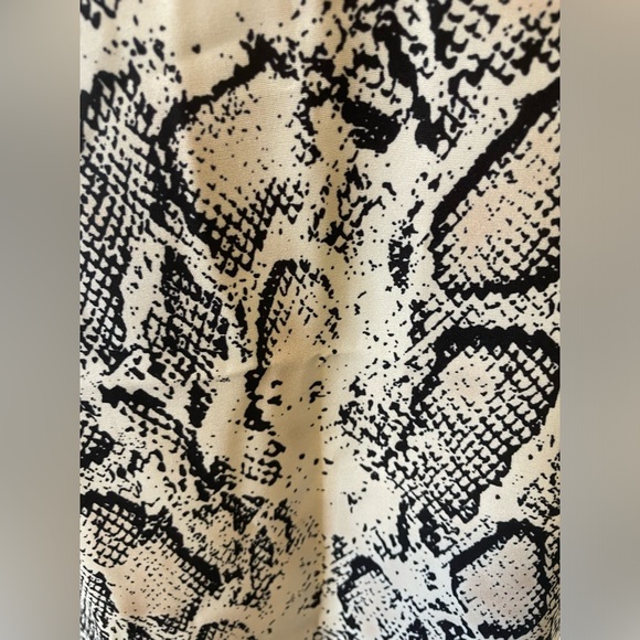 Black and white skin print women top - Picture 3 of 4